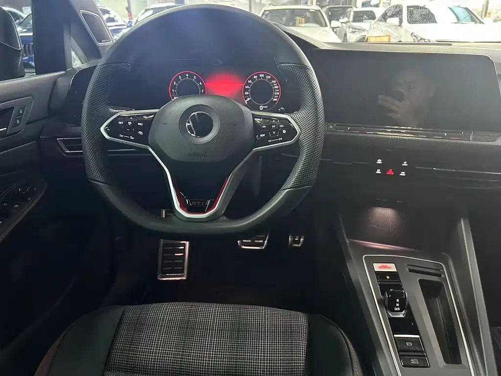 VOLKSWAGEN GOLF 2022