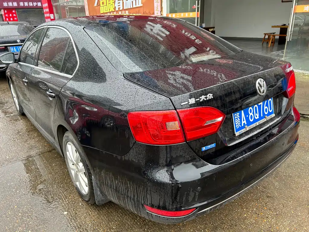 VOLKSWAGEN SAGITAR 2012