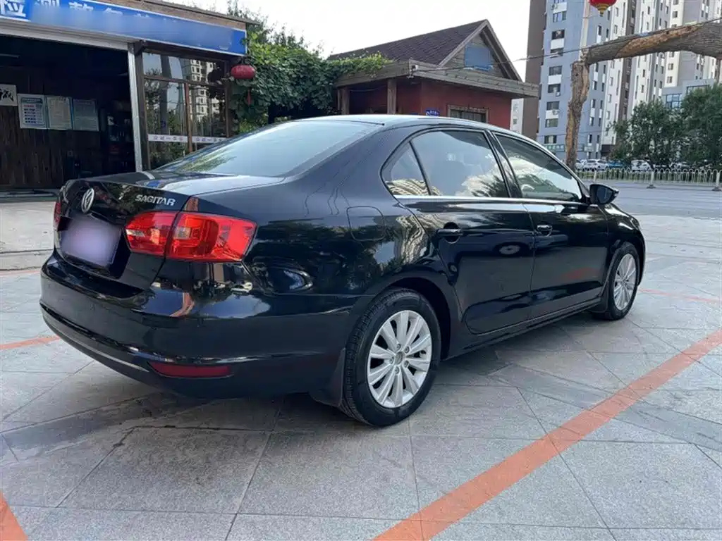 VOLKSWAGEN SAGITAR 2014