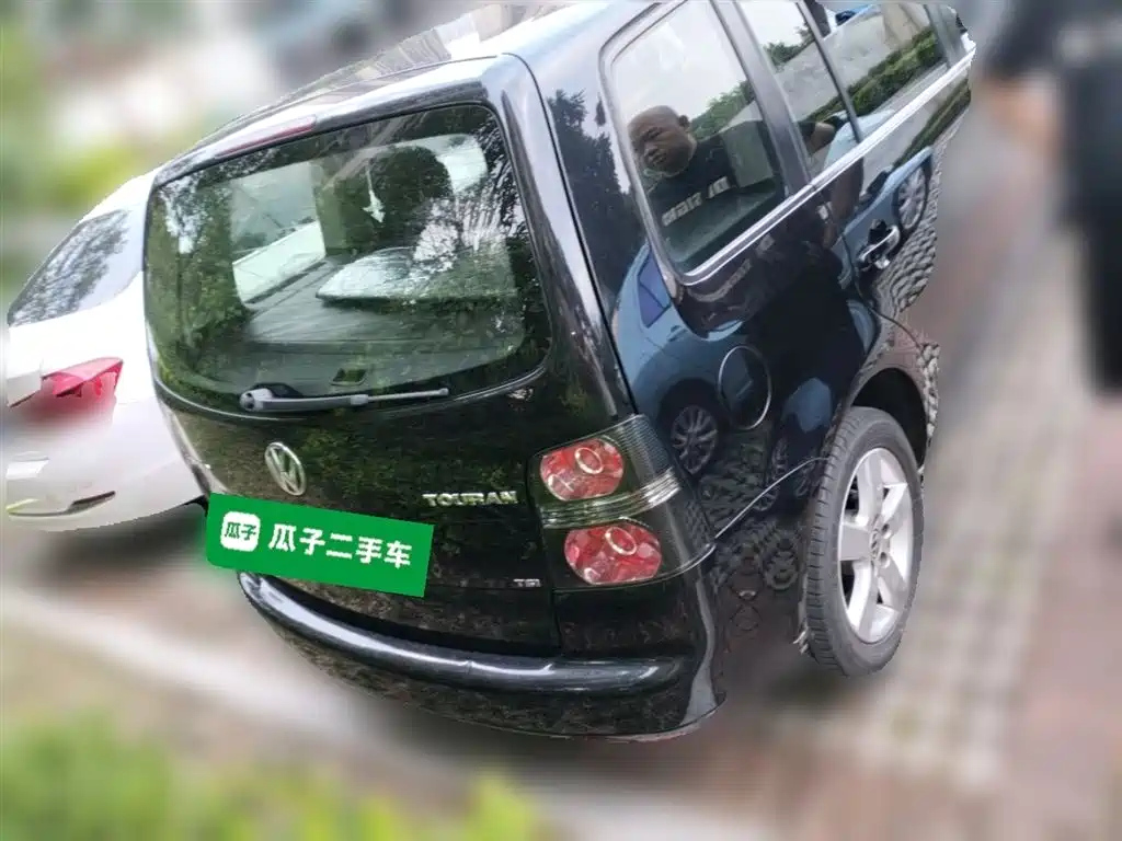 VOLKSWAGEN TOURAN 2013