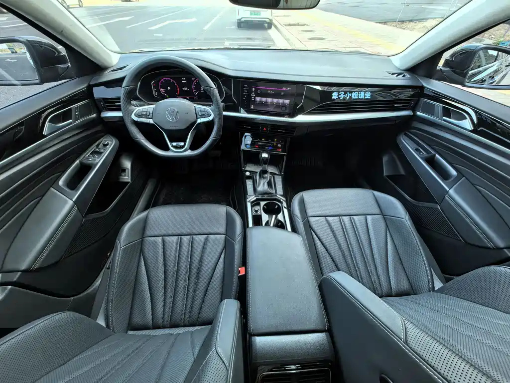 VOLKSWAGEN PASSAT 2025
