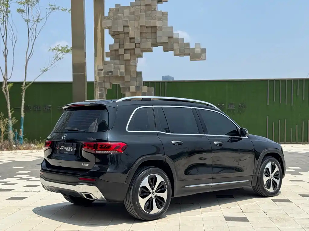 MERCEDES BENZ GLB 2023