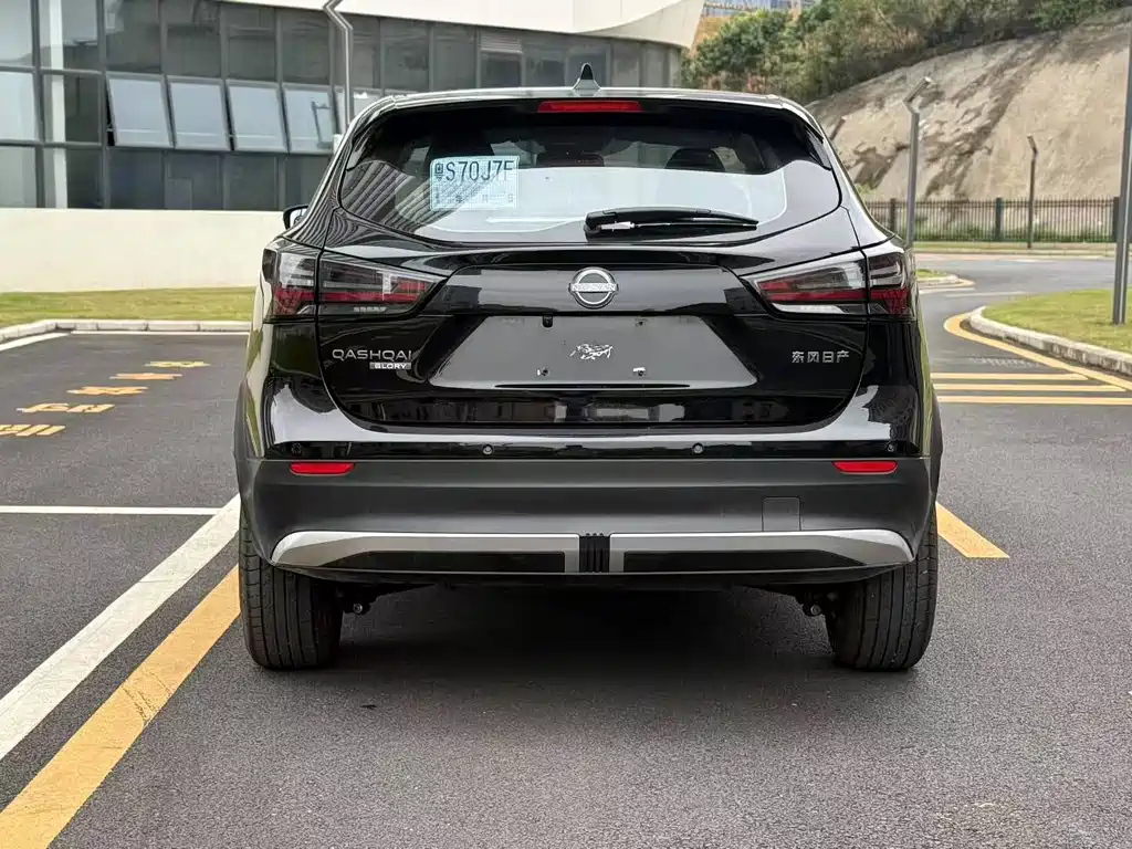 NISSAN QASHQAI 2025