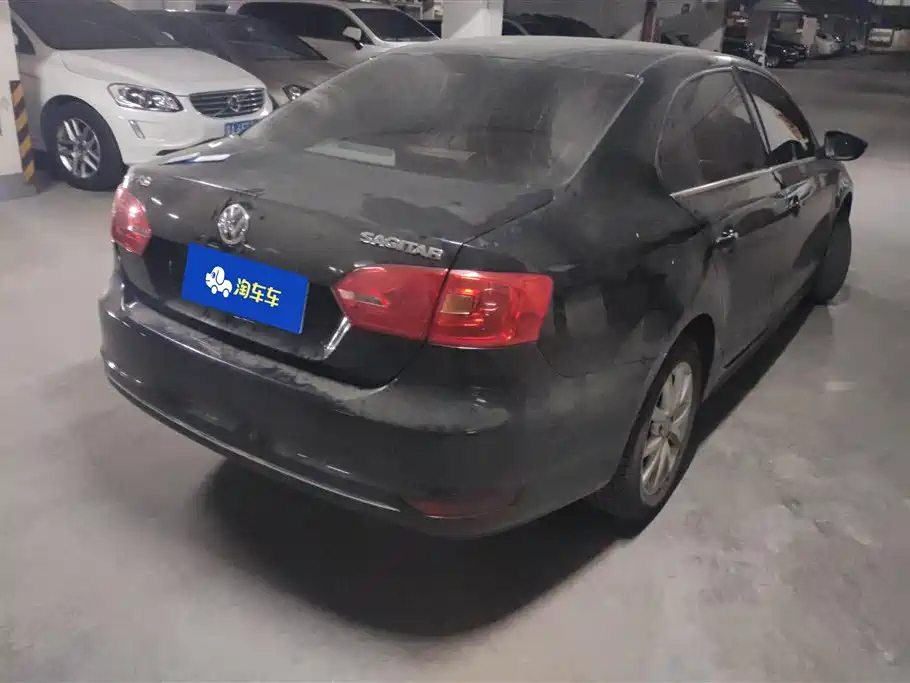 VOLKSWAGEN SAGITAR 2012