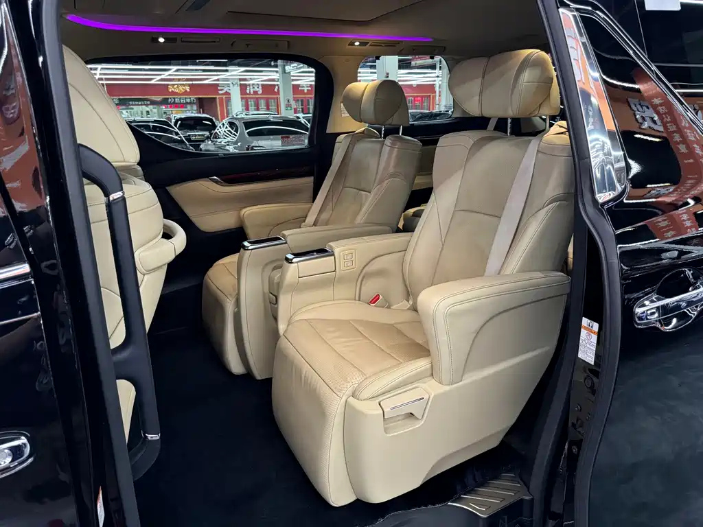 TOYOTA ALPHARD 2017