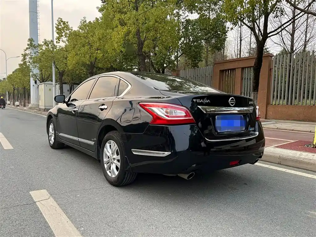 NISSAN TEANA 2015