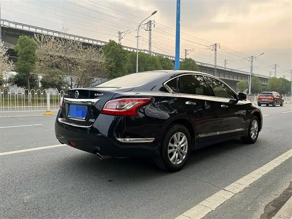 NISSAN TEANA 2015