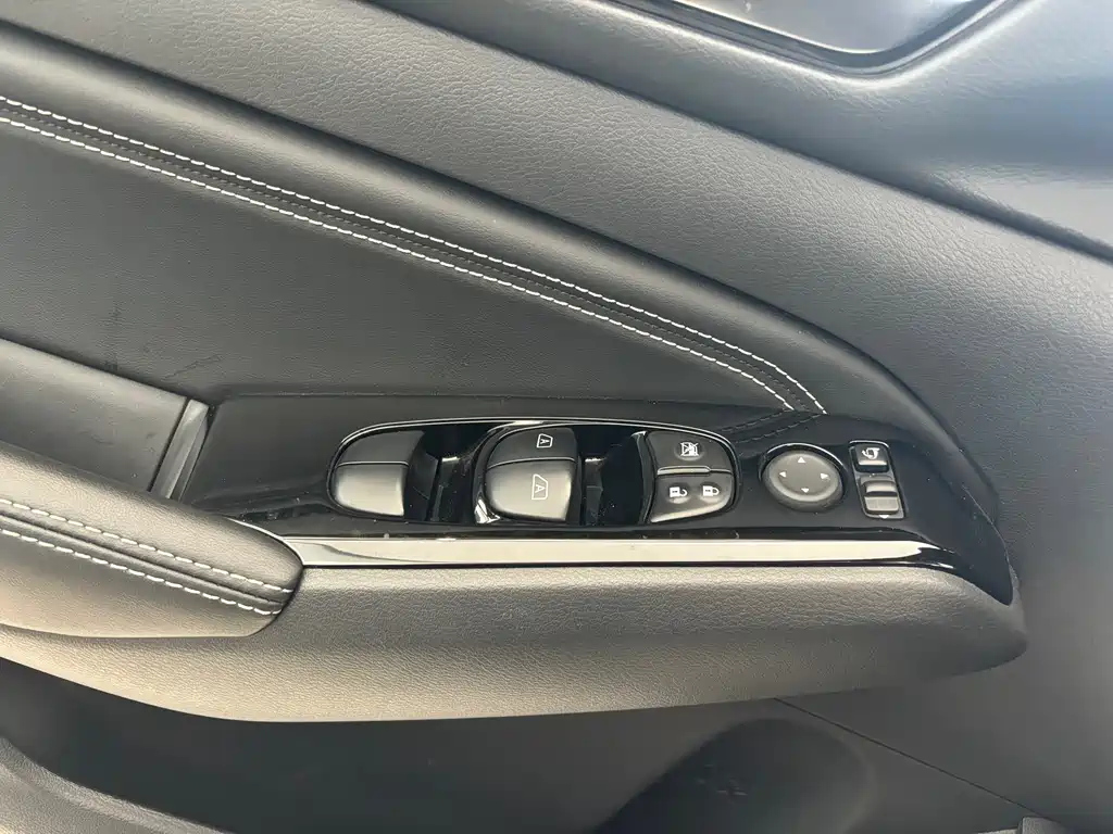 NISSAN TEANA 2022