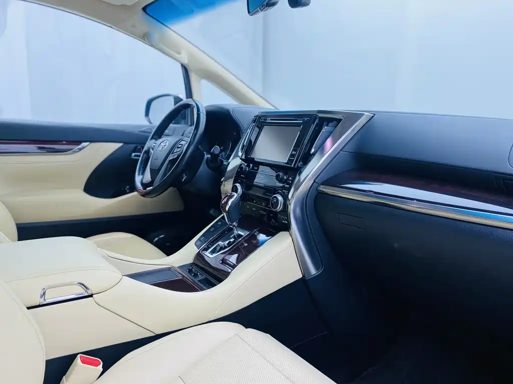 TOYOTA ALPHARD 2018
