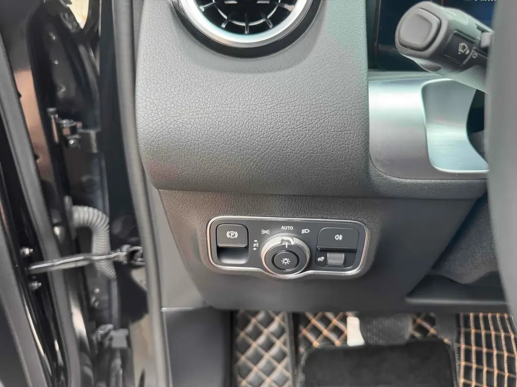 MERCEDES BENZ GLB 2022