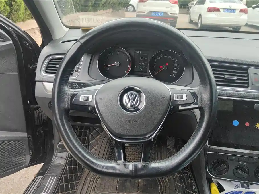 VOLKSWAGEN LAVIDA 2017