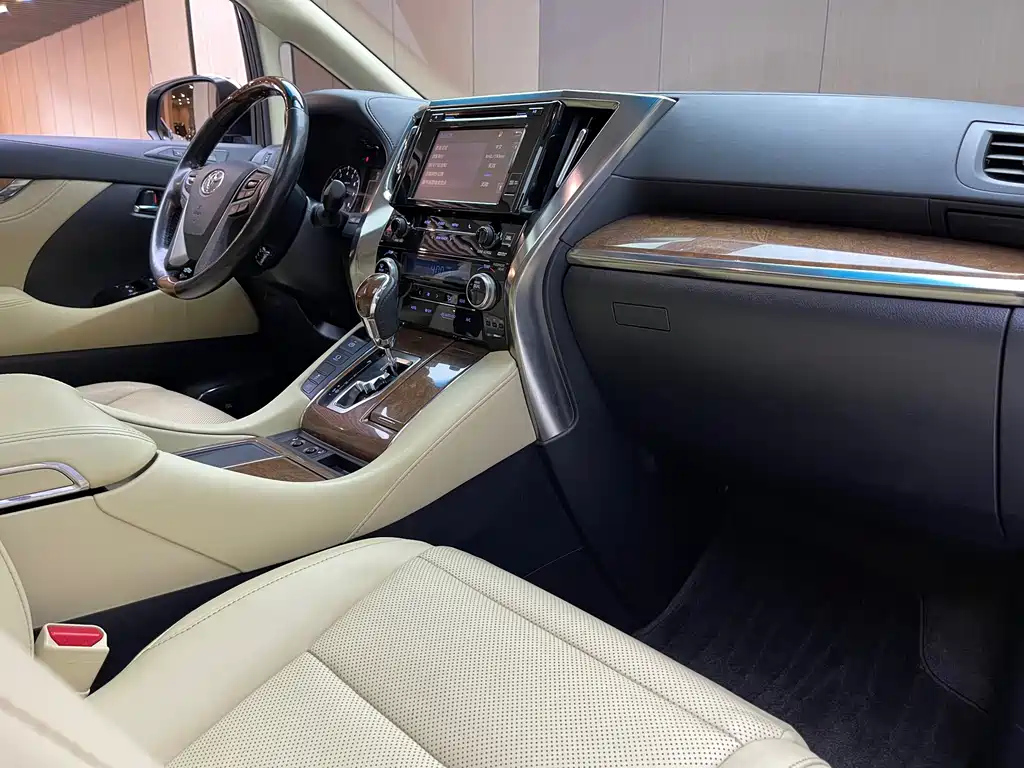 TOYOTA ALPHARD 2018