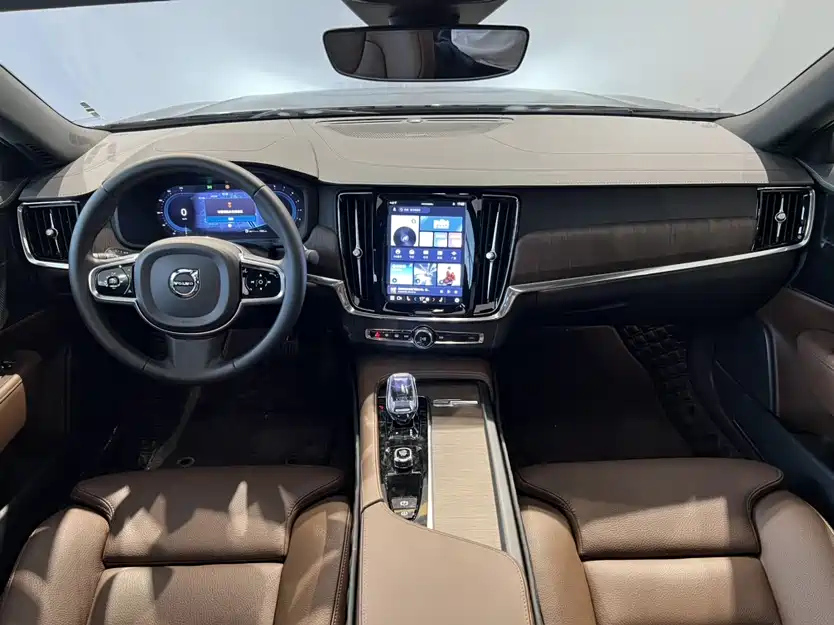 VOLVO S90 2024