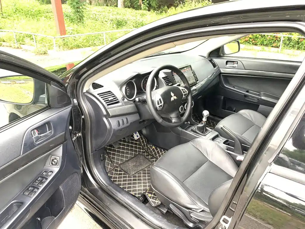MITSUBISHI LANCER EX 2011