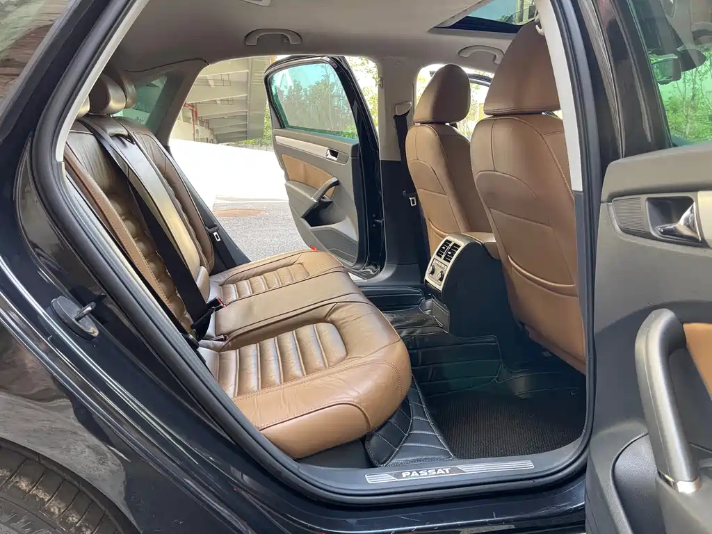 VOLKSWAGEN PASSAT 2014