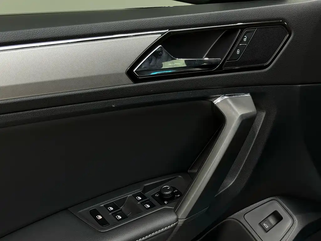 VOLKSWAGEN TIGUAN L 2020