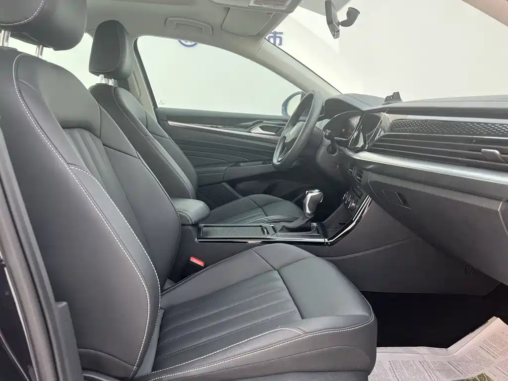 VOLKSWAGEN PASSAT 2022
