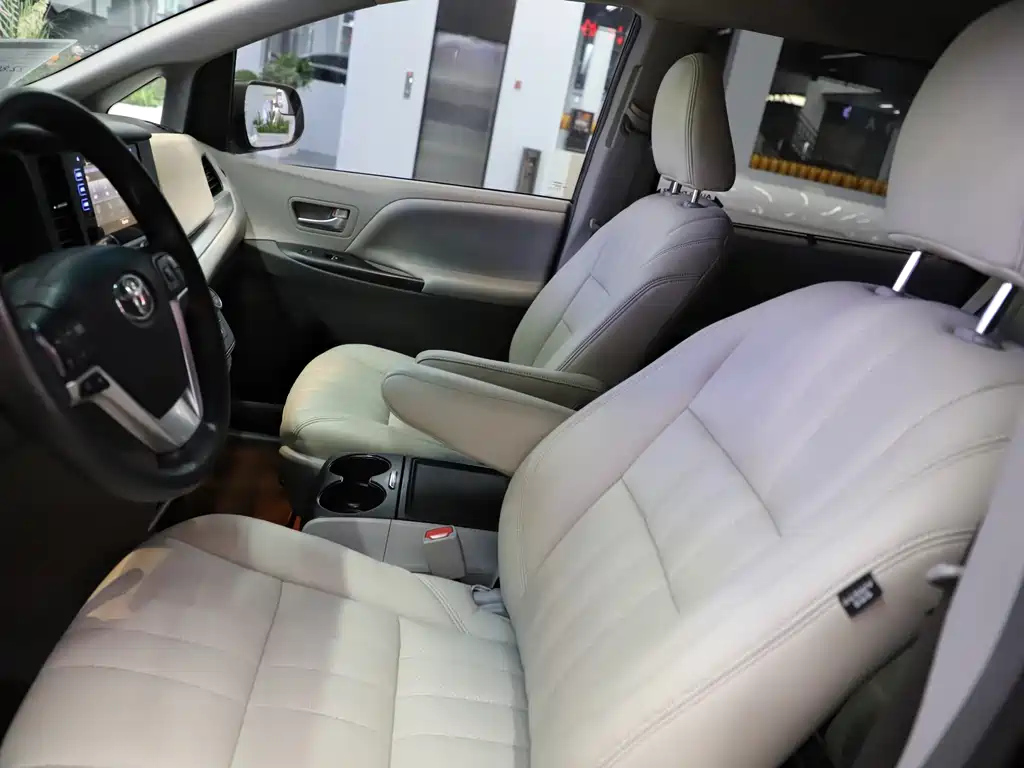 TOYOTA SIENNA 2018