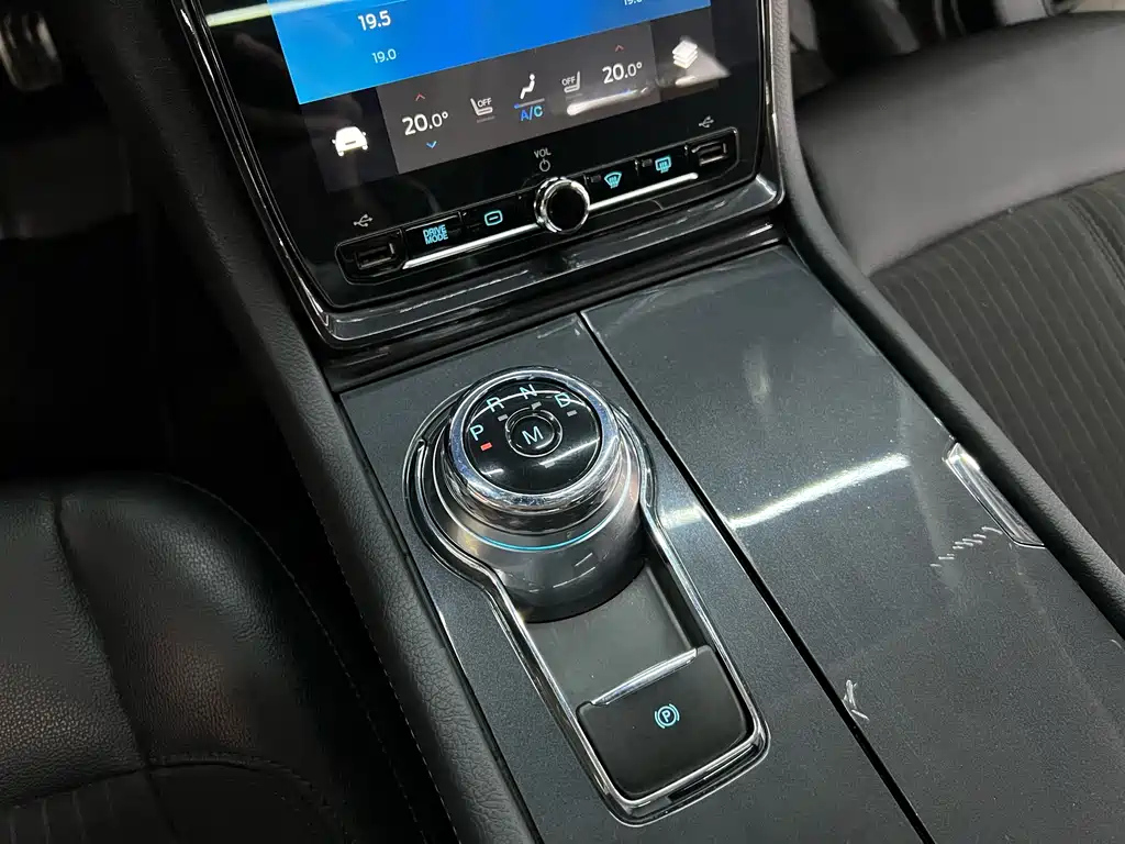 FORD TAURUS 2019