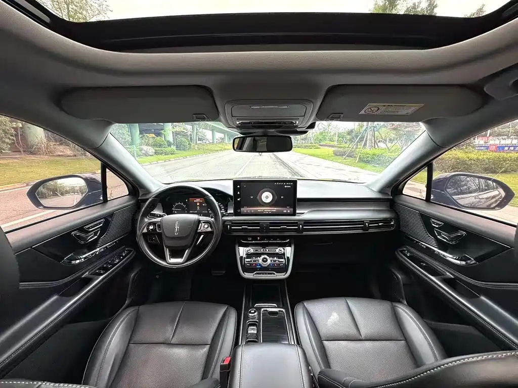 LINCOLN ADVENTURER 2021