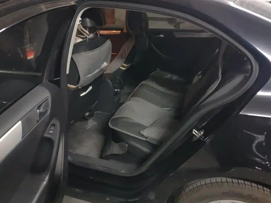 VOLKSWAGEN SAGITAR 2012