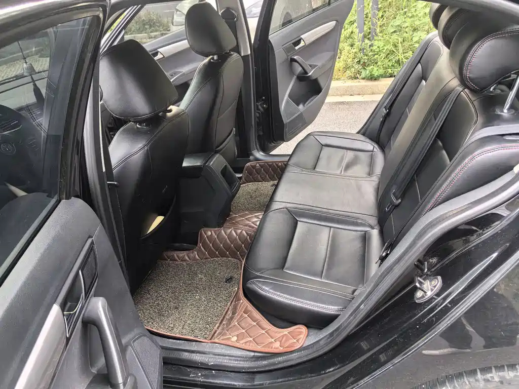VOLKSWAGEN LAVIDA 2013