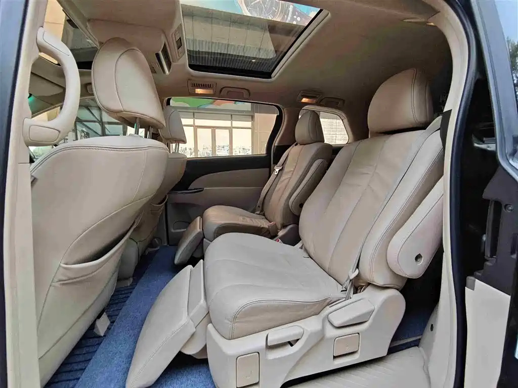 TOYOTA PREVIA 2012