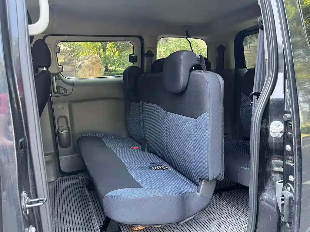 NISSAN NV200 2013