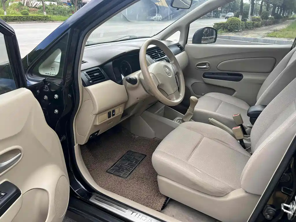 VENUCIA D50 2012