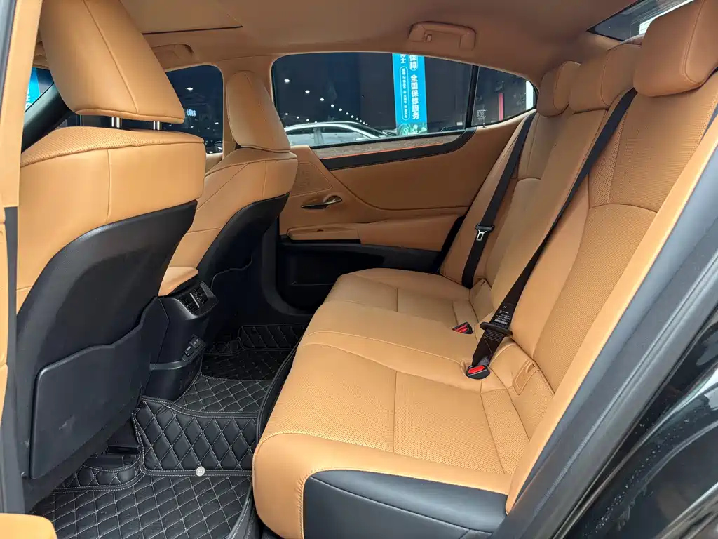 LEXUS ES 2025