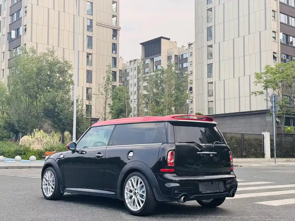 MINI CLUBMAN 2012