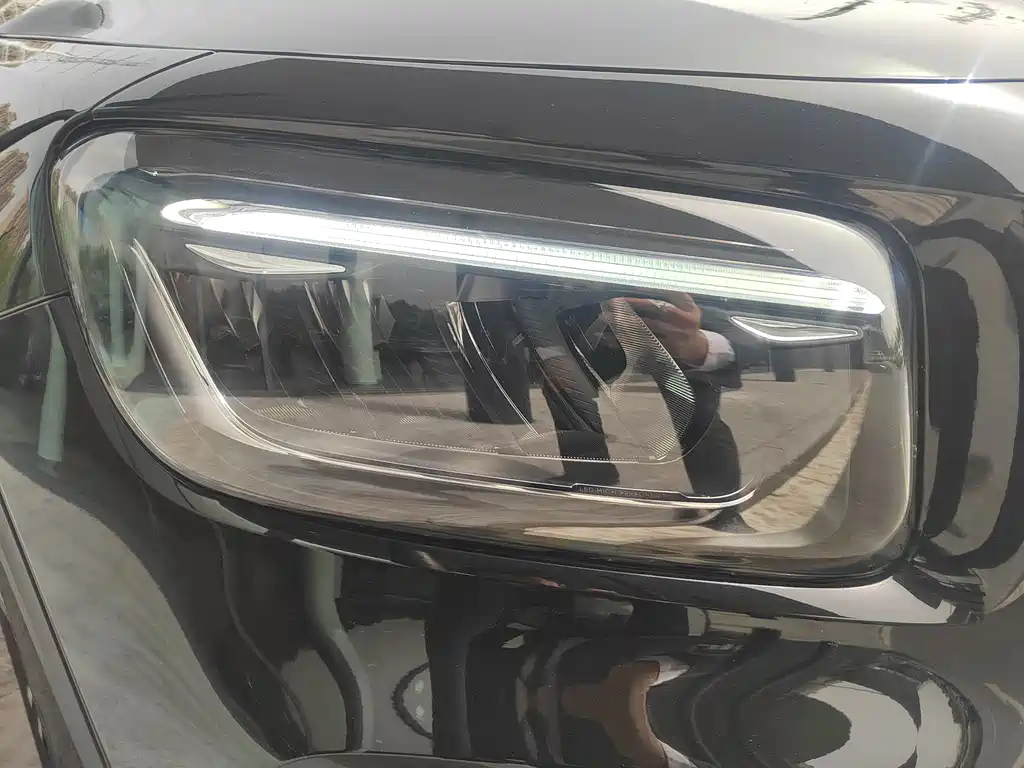 MERCEDES BENZ GLB 2024