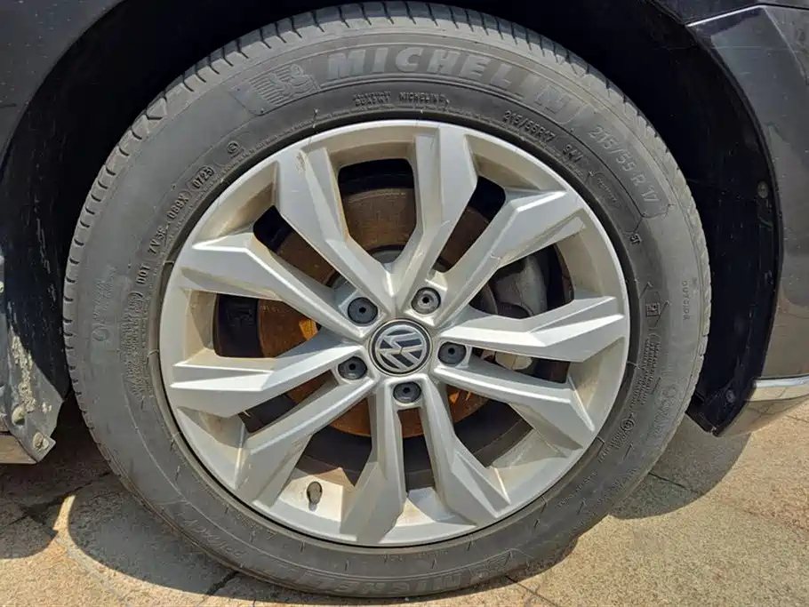 VOLKSWAGEN MAGOTAN 2017