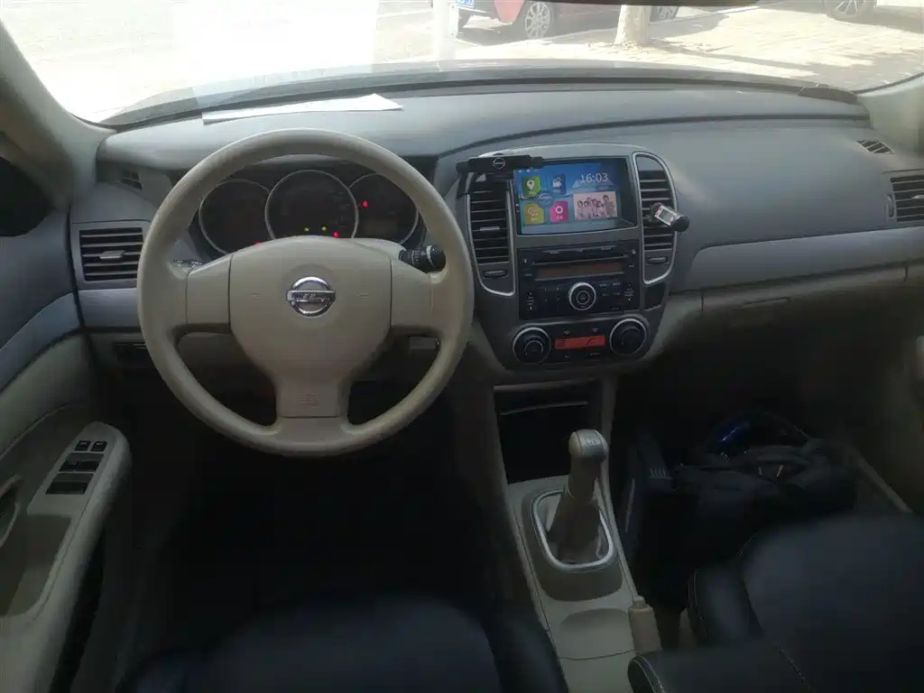 NISSAN SYLPHY 2012