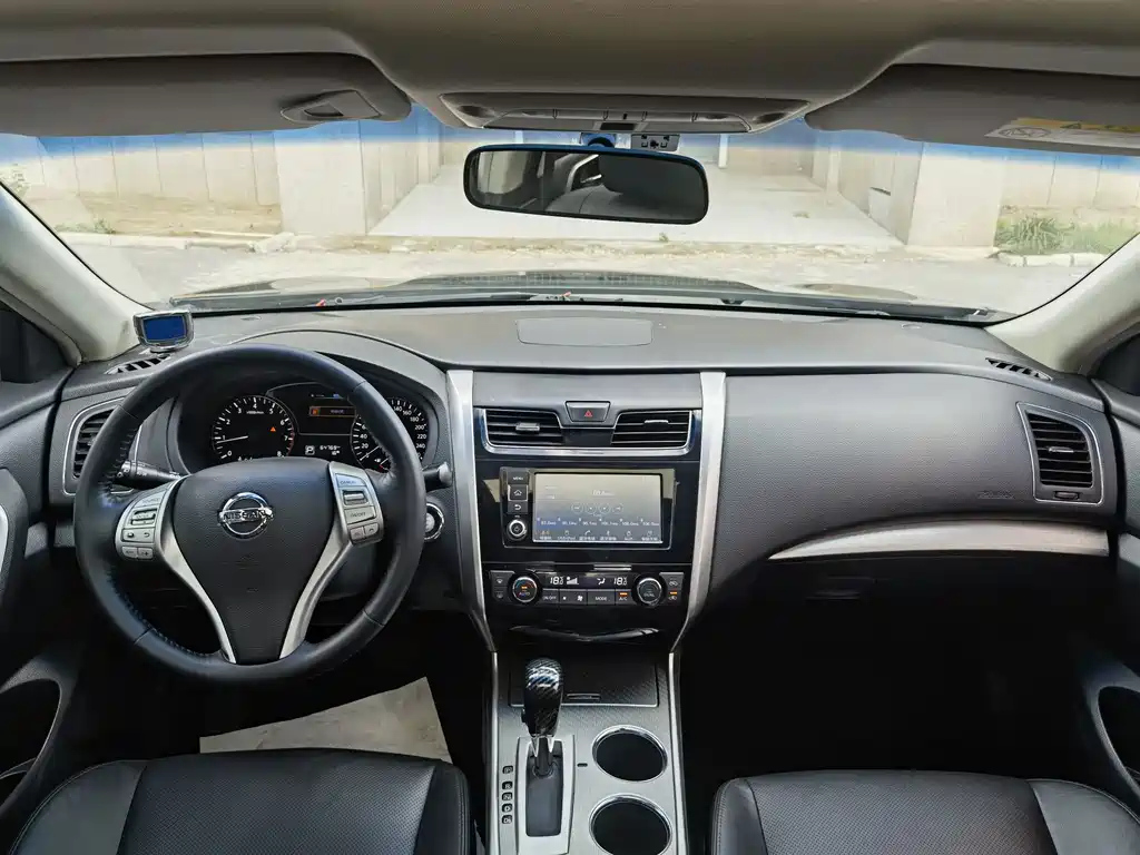 NISSAN TEANA 2016