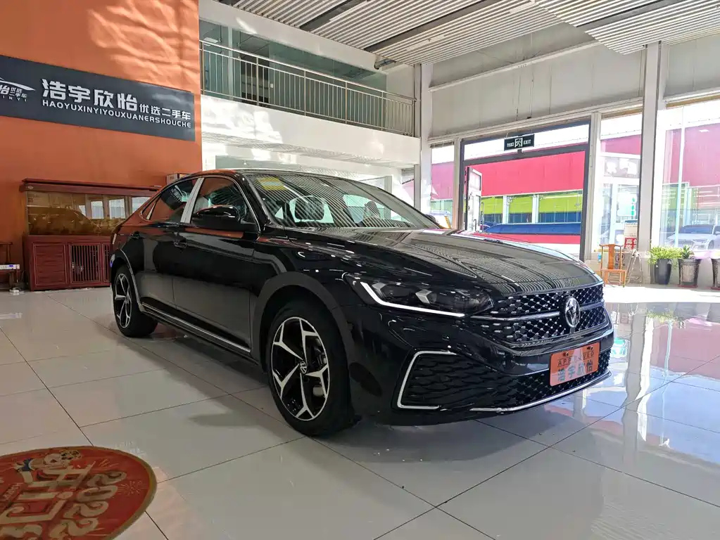 VOLKSWAGEN PASSAT 2025