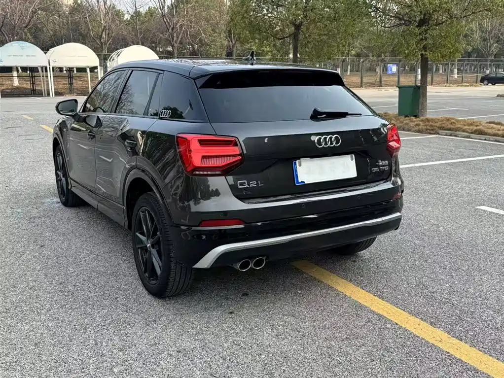 AUDI Q2L 2018