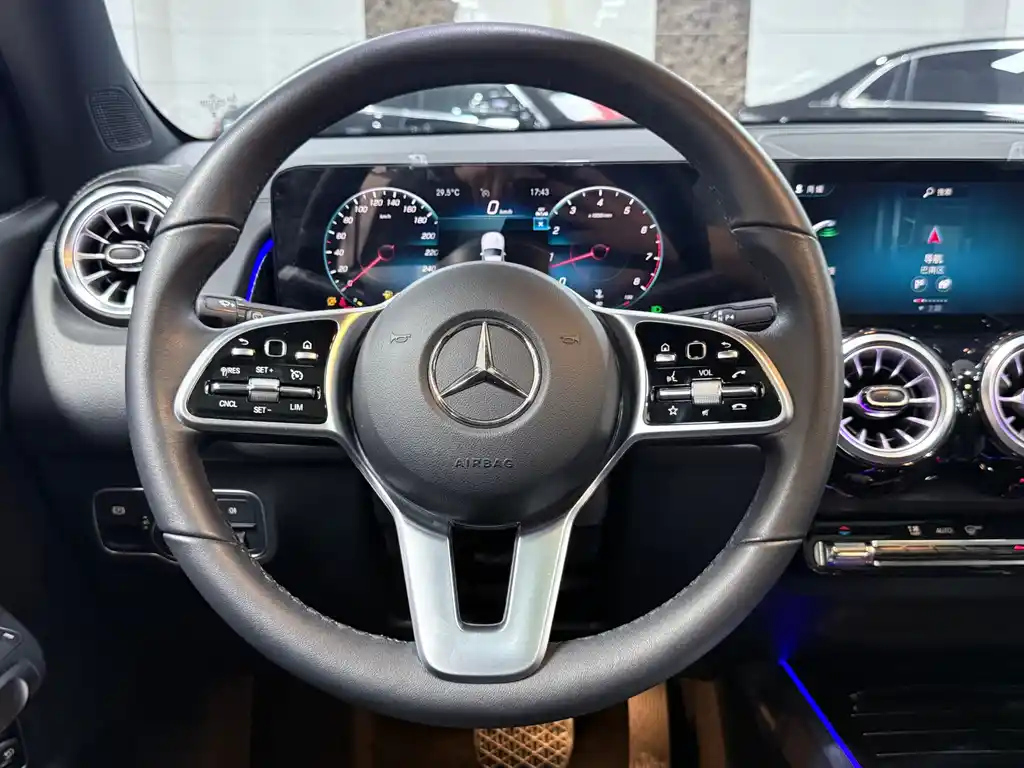 MERCEDES BENZ GLB 2023
