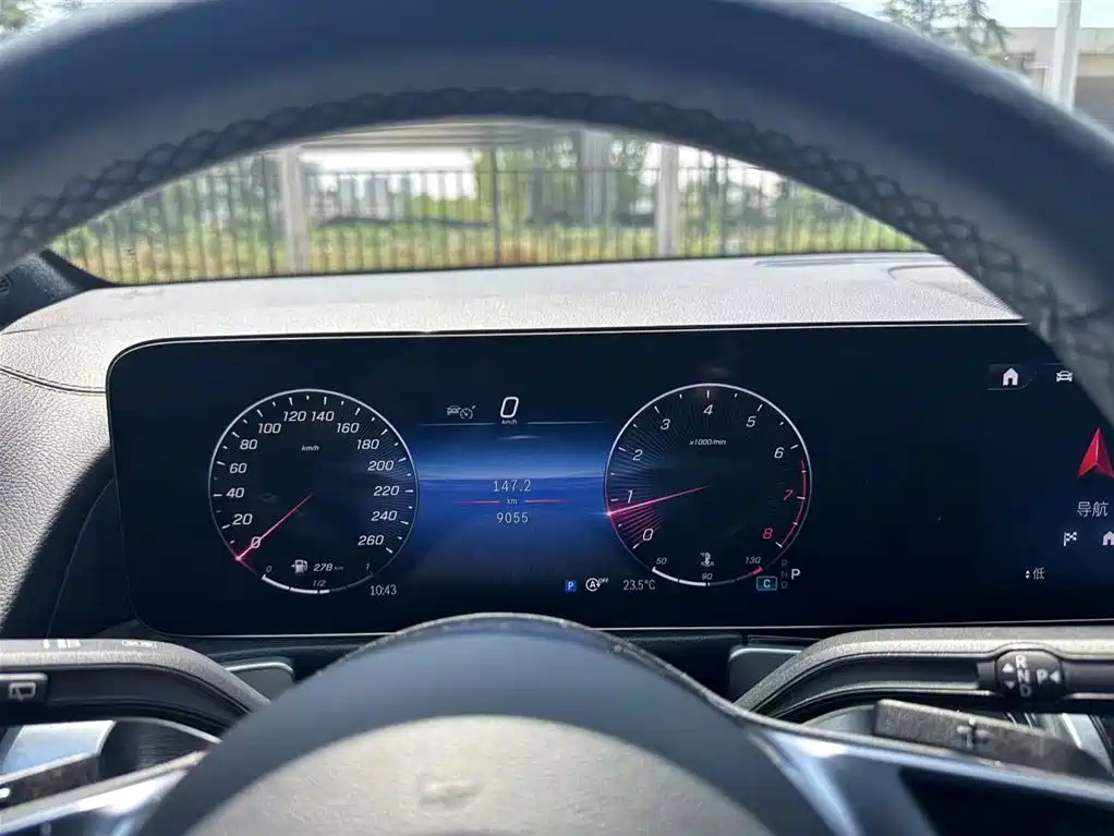 MERCEDES BENZ GLB 2024
