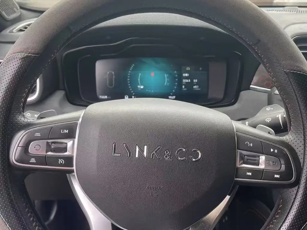 LYNK&CO 03 2018