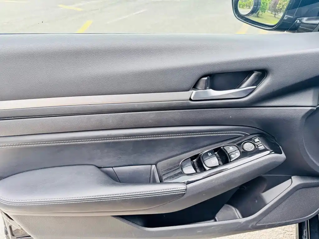 NISSAN TEANA 2020