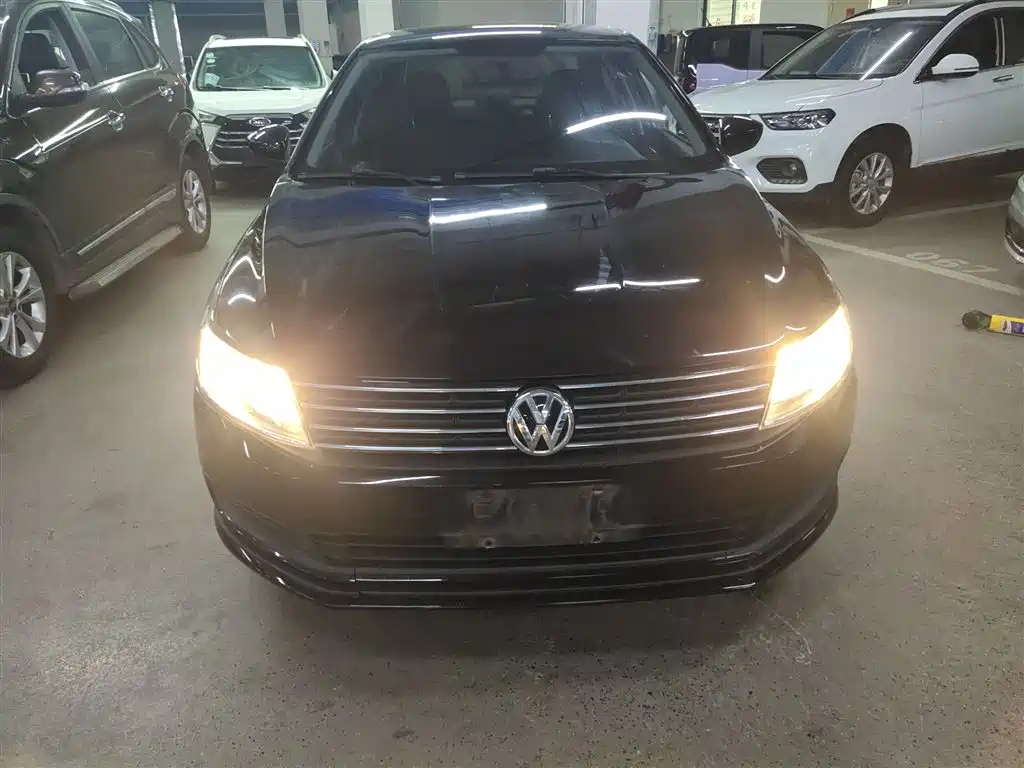 VOLKSWAGEN LAVIDA 2015