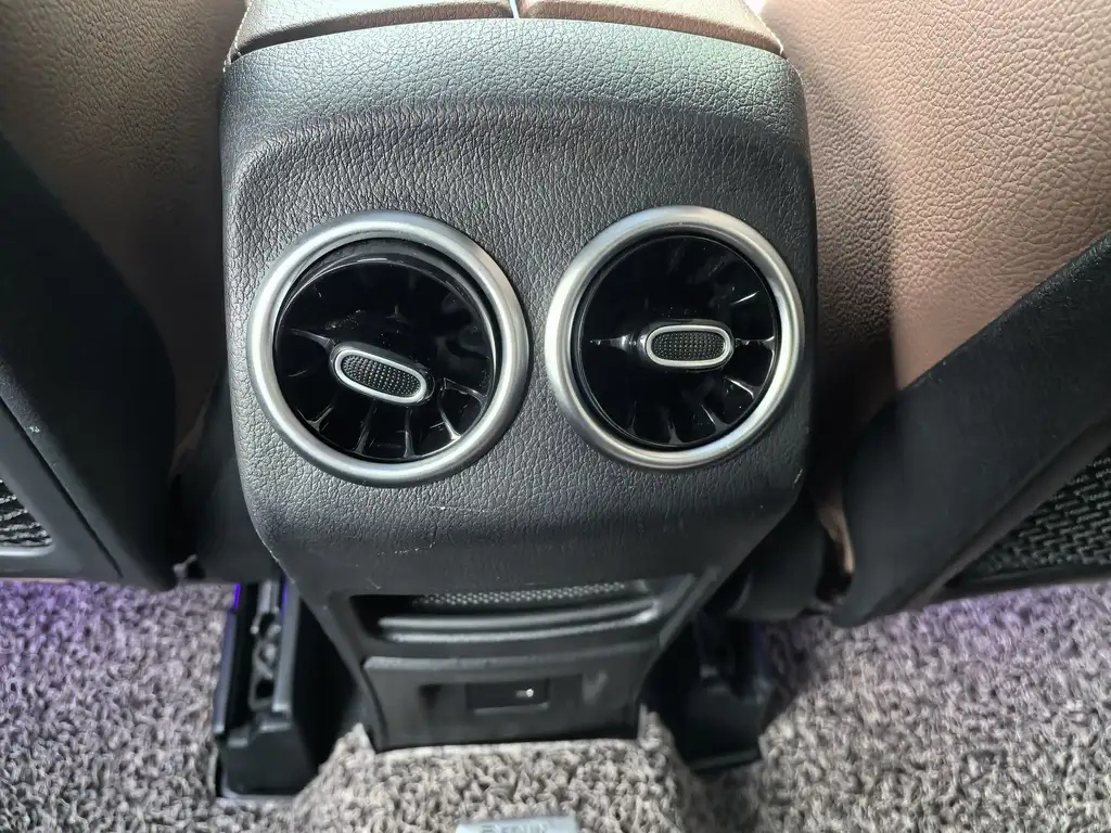 MERCEDES BENZ GLB 2023