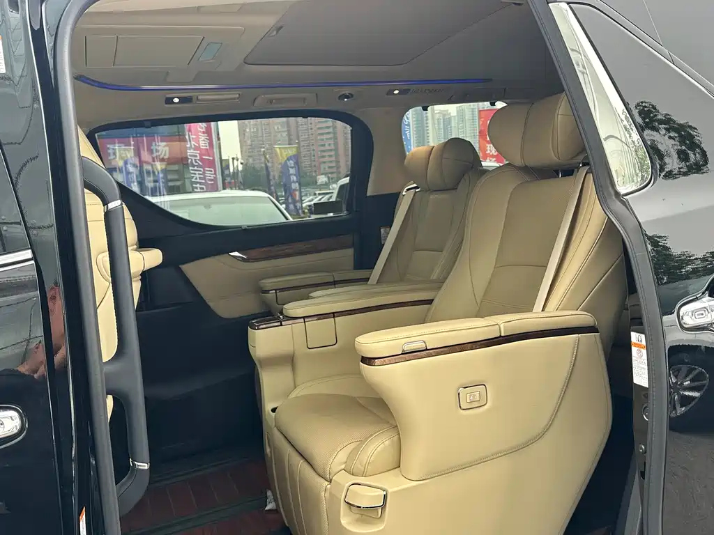 TOYOTA ALPHARD 2018