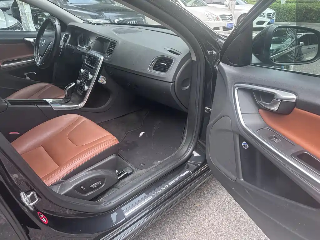 VOLVO S60 2015