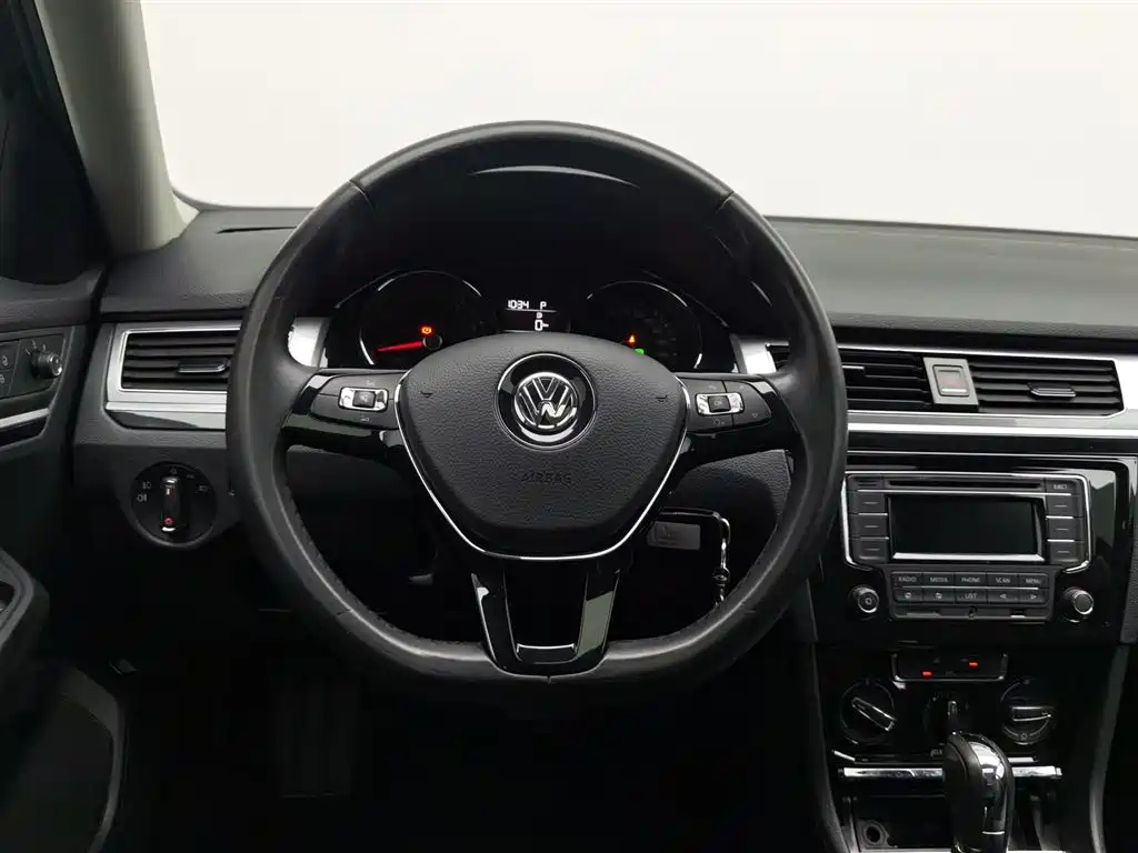 VOLKSWAGEN BORA 2018