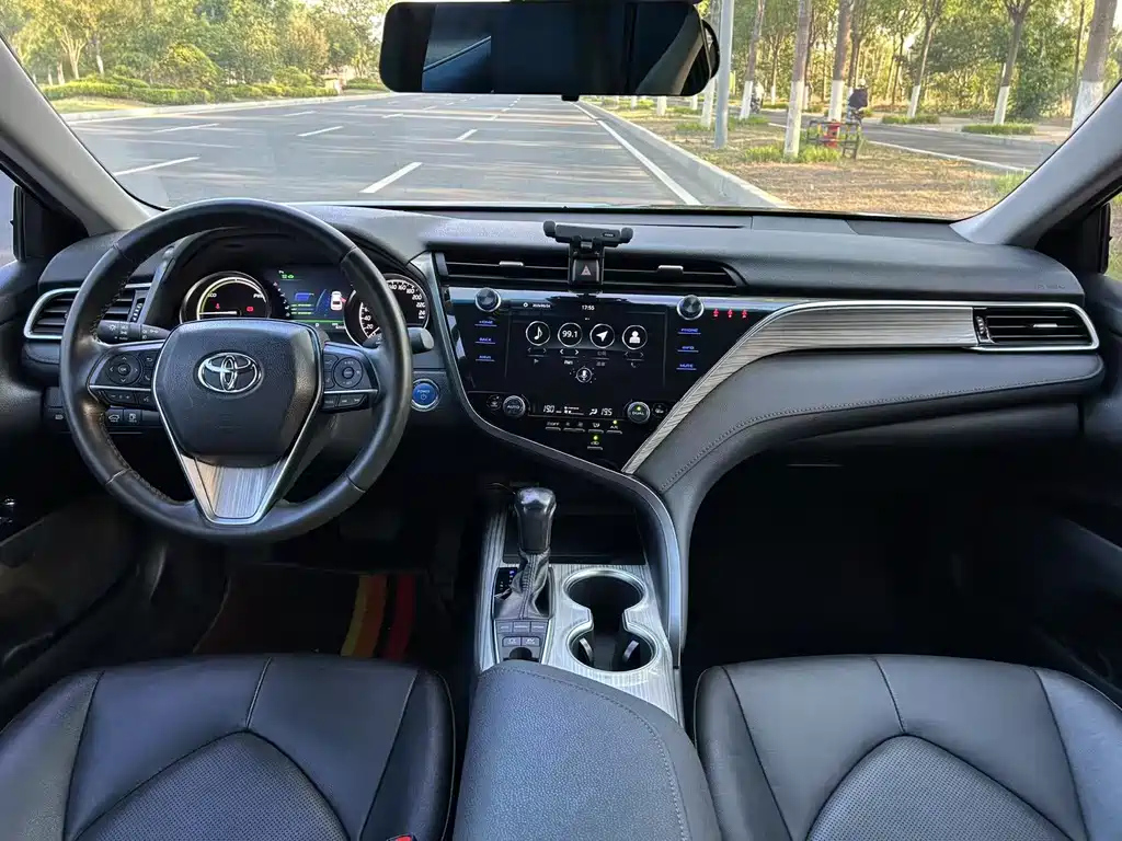 TOYOTA CAMRY 2019
