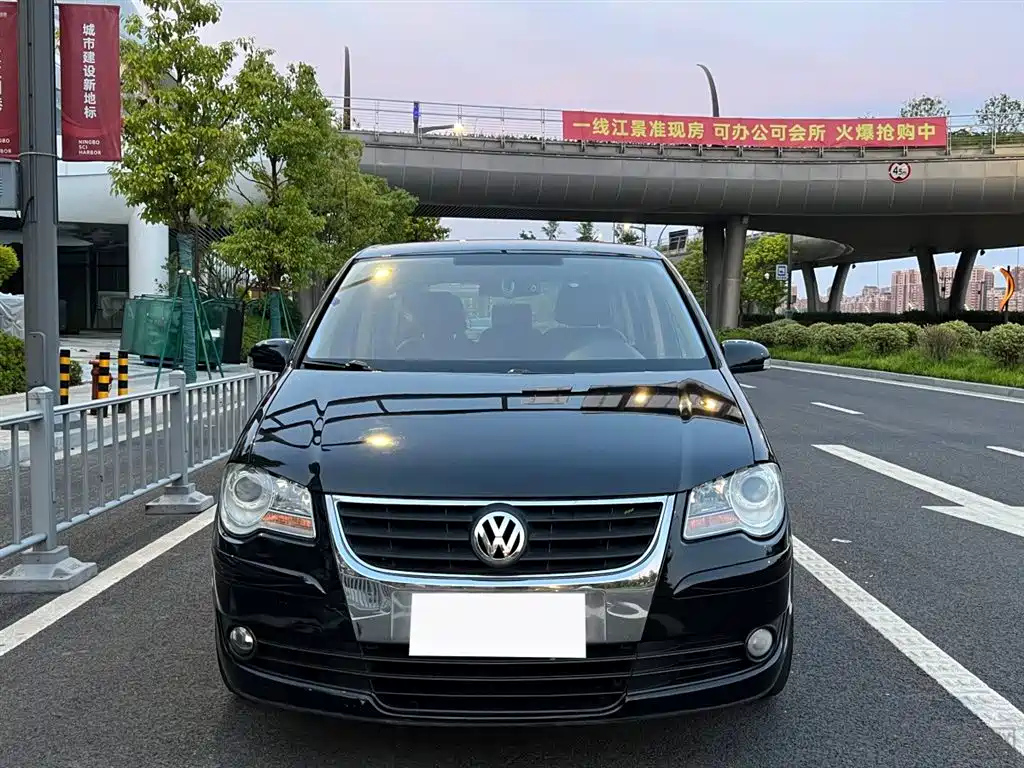VOLKSWAGEN TOURAN 2009