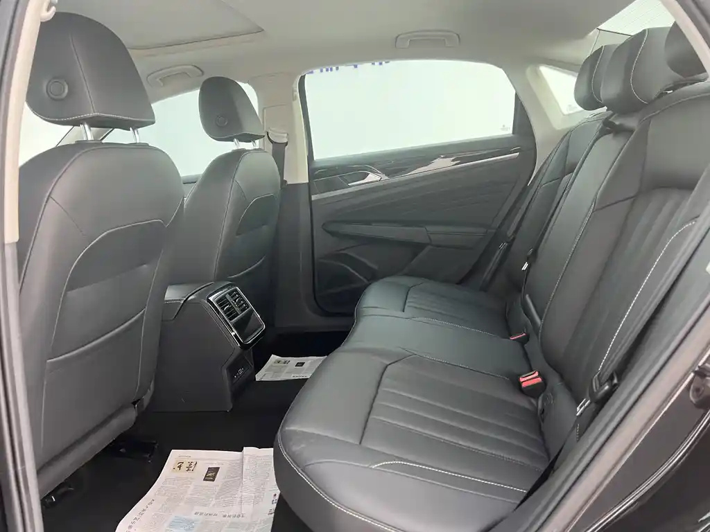 VOLKSWAGEN PASSAT 2022