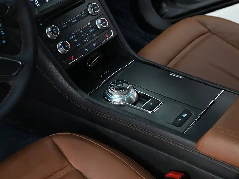 FORD TAURUS 2018